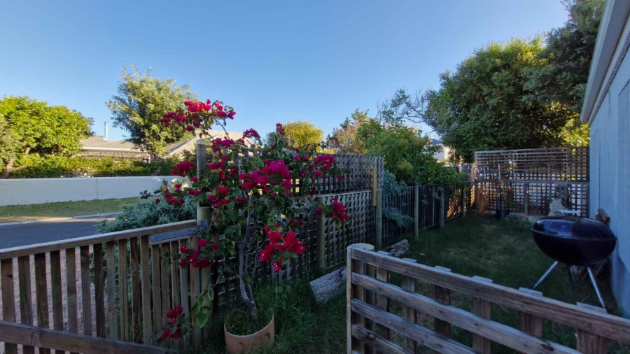 To Let 4 Bedroom Property for Rent in Lake Michelle Western Cape